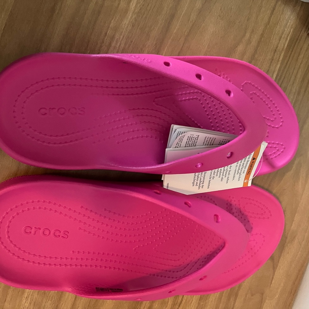 CROCS Pink Sandals Sleek Foam Design